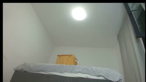 Popular HD cam model streaming live in HD on Chatterbate