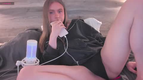 alexashowcum — similar cam model