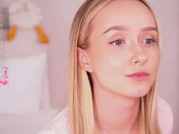 alodiaacomb live cam from Latvia