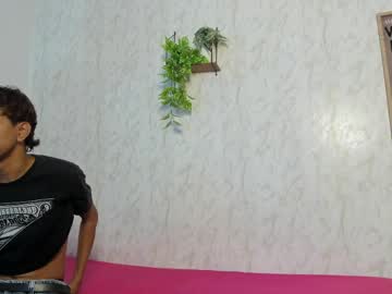 boys_hotparty live cam from Latvia