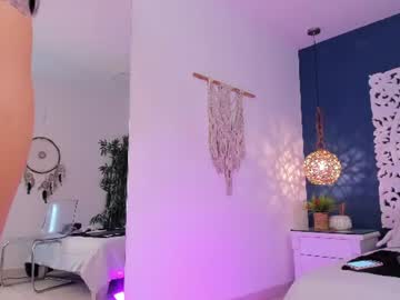 Popular HD cam model streaming live in HD on Chatterbate