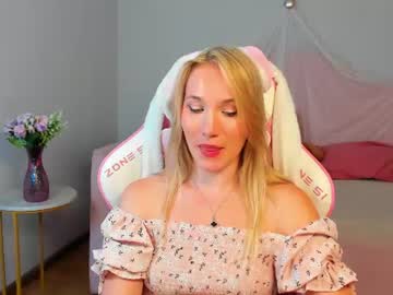 elaravoltage live cam