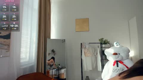 glossybabe_ — similar cam model