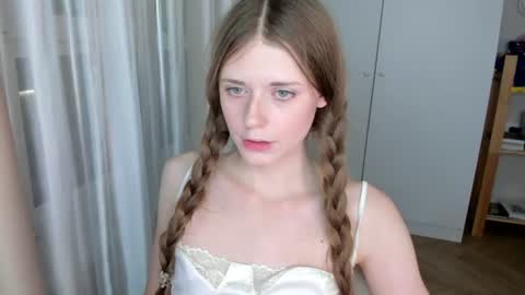 hakulissa — similar cam model