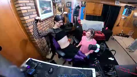 hidden_nikki — similar cam model