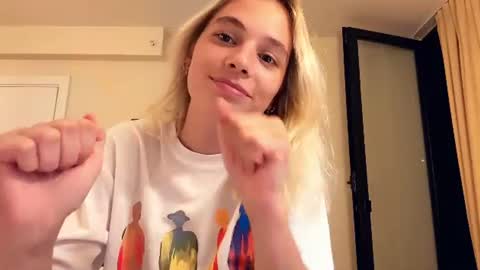 Stunning HD new cam model streaming live in HD on Chatterbate