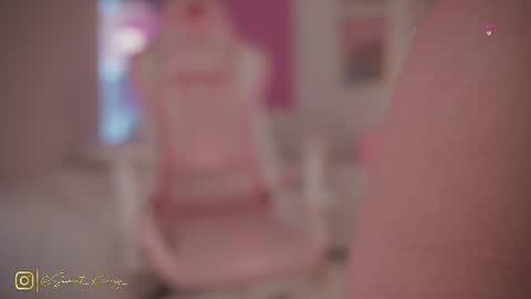 Fiery HD Latina broadcaster broadcasting an interactive cam session on Chatterbate