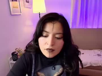 Live HD performer performing now on Chatterbate