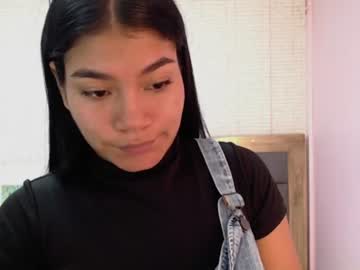 Live HD broadcaster performing now on Chatterbate