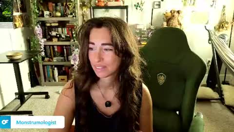Elegant HD feet cam performer broadcasting a barefoot session on Chatterbate
