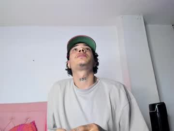 puca_and_garu live cam from Canada