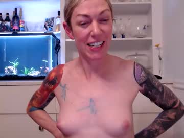 racytracy80 live cam from Canada