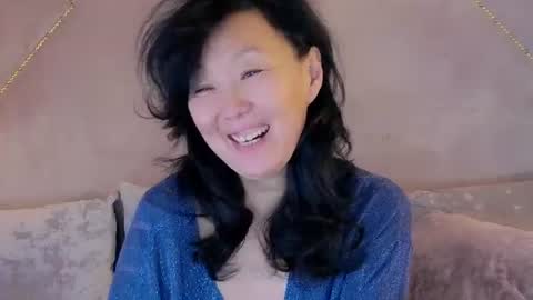 Popular HD cam model streaming live in HD on Chatterbate