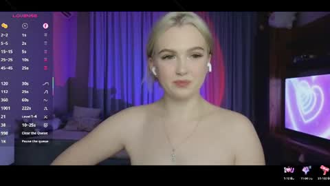 small_blondee live cam