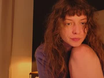 Popular HD streamer online and ready to chat on Chatterbate
