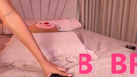 Fiery HD Latina performer performing with Lovense toys on Chatterbate