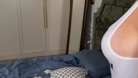 telladreamer_ — similar cam model