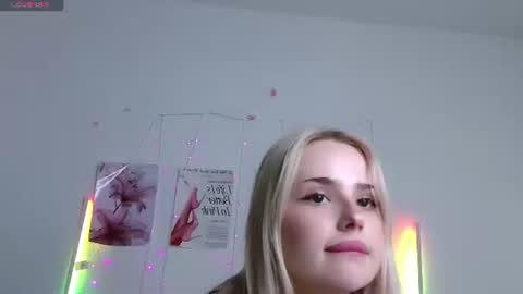 Popular HD streamer online and ready to chat on Chatterbate