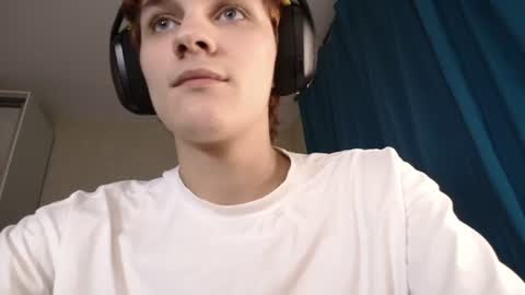 Popular HD streamer online and ready to chat on Chatterbate