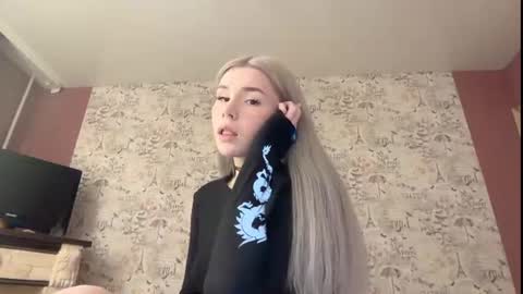 your_tender_doll — similar cam model