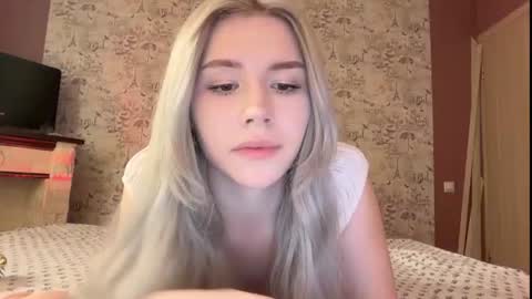 your_tender_doll — similar cam model