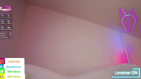 Experienced HD mature cam model broadcasting uncensored on Chatterbate